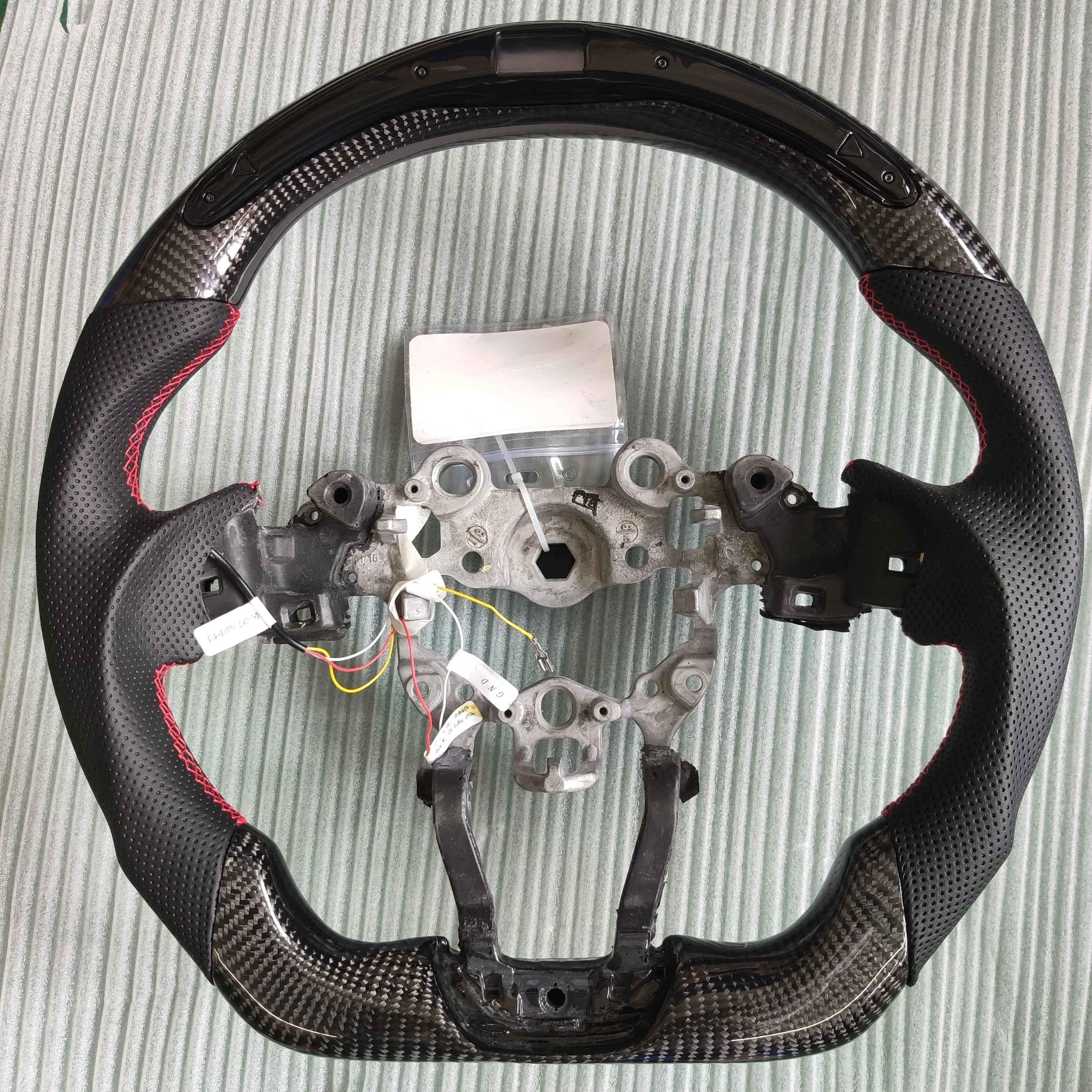 Led волана, изработени от въглеродни влакна, който е съвместим с Mazda Axela OHC Motors1