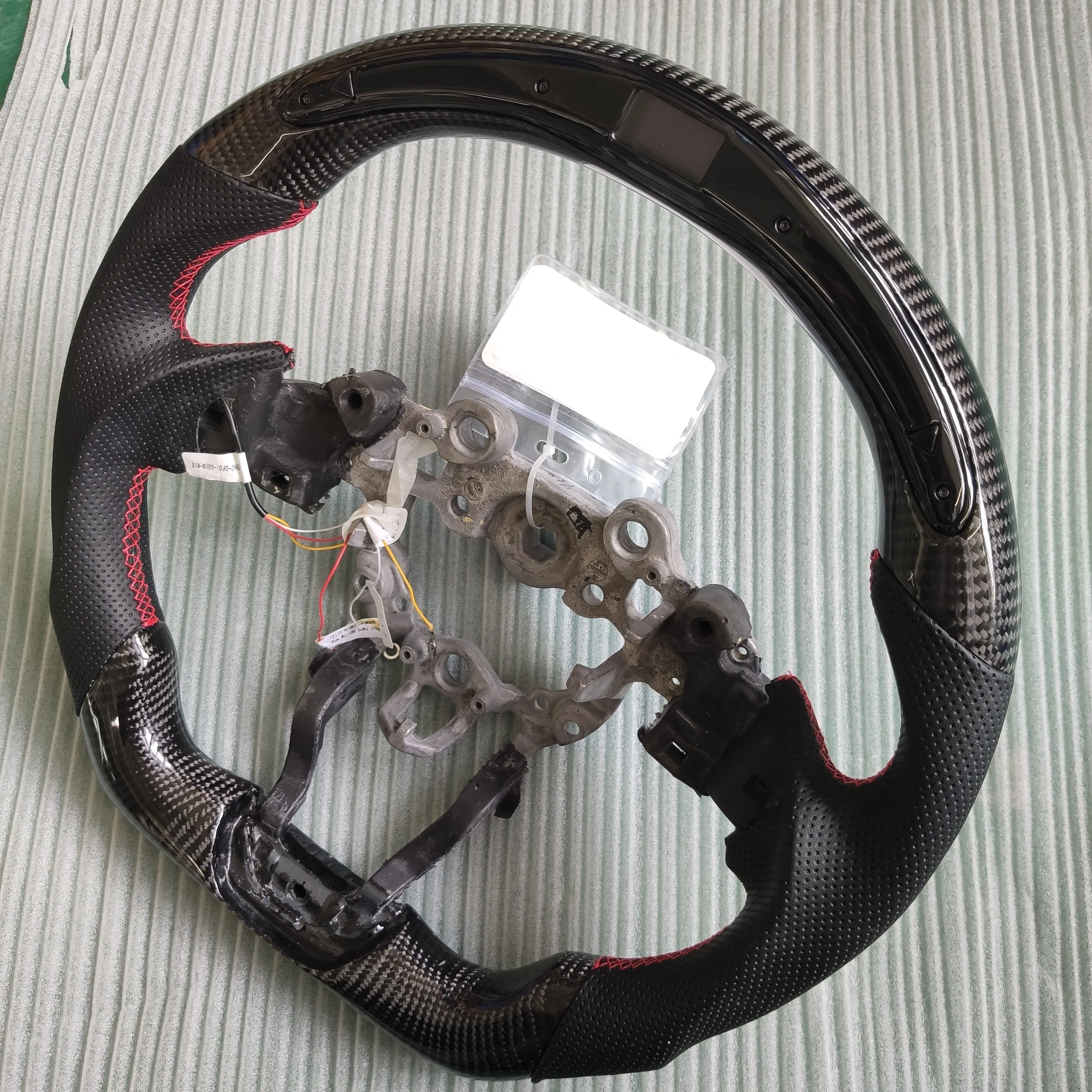 Led волана, изработени от въглеродни влакна, който е съвместим с Mazda Axela OHC Motors2