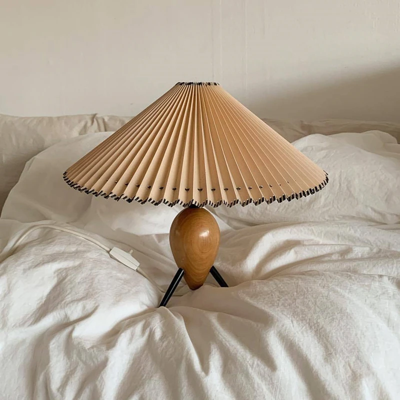 Реколта настолна лампа от дърво, плат за хол, спалня, кабинет, скандинавски естетичен интериор на стаята, дъска нощен реплика осветителна апаратура0