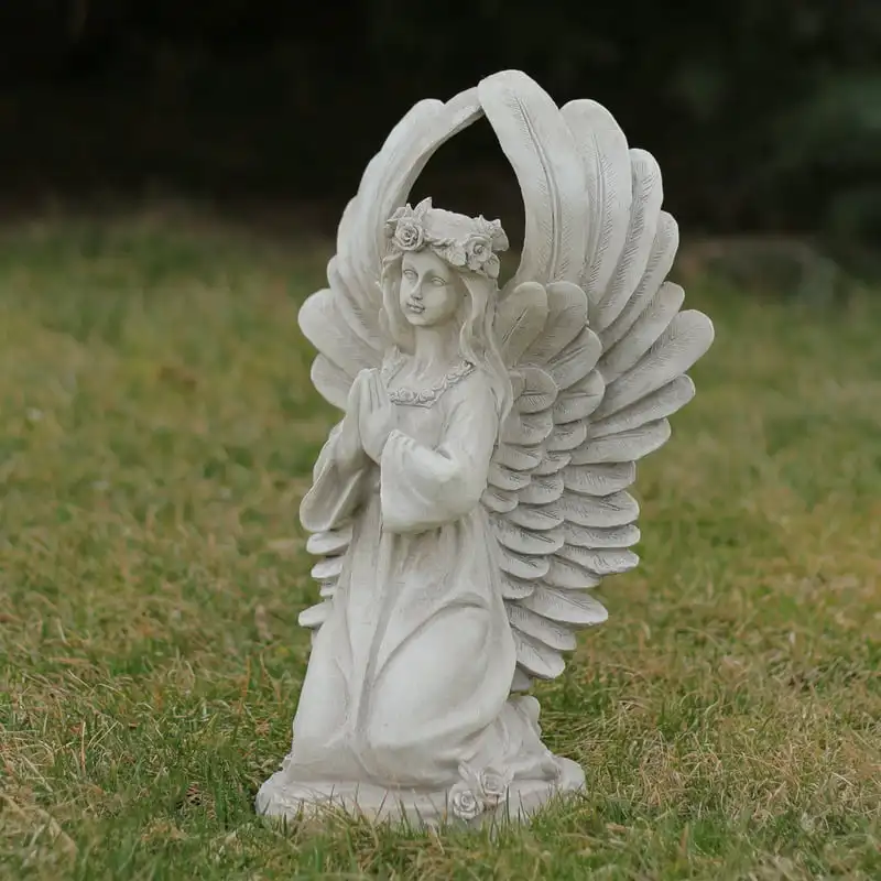Ангел е на колене в молитва Открит статуя градина пеперуди стъклени фигурки книги, масичка за кафе космонавта flatback смола Лабиринт 0