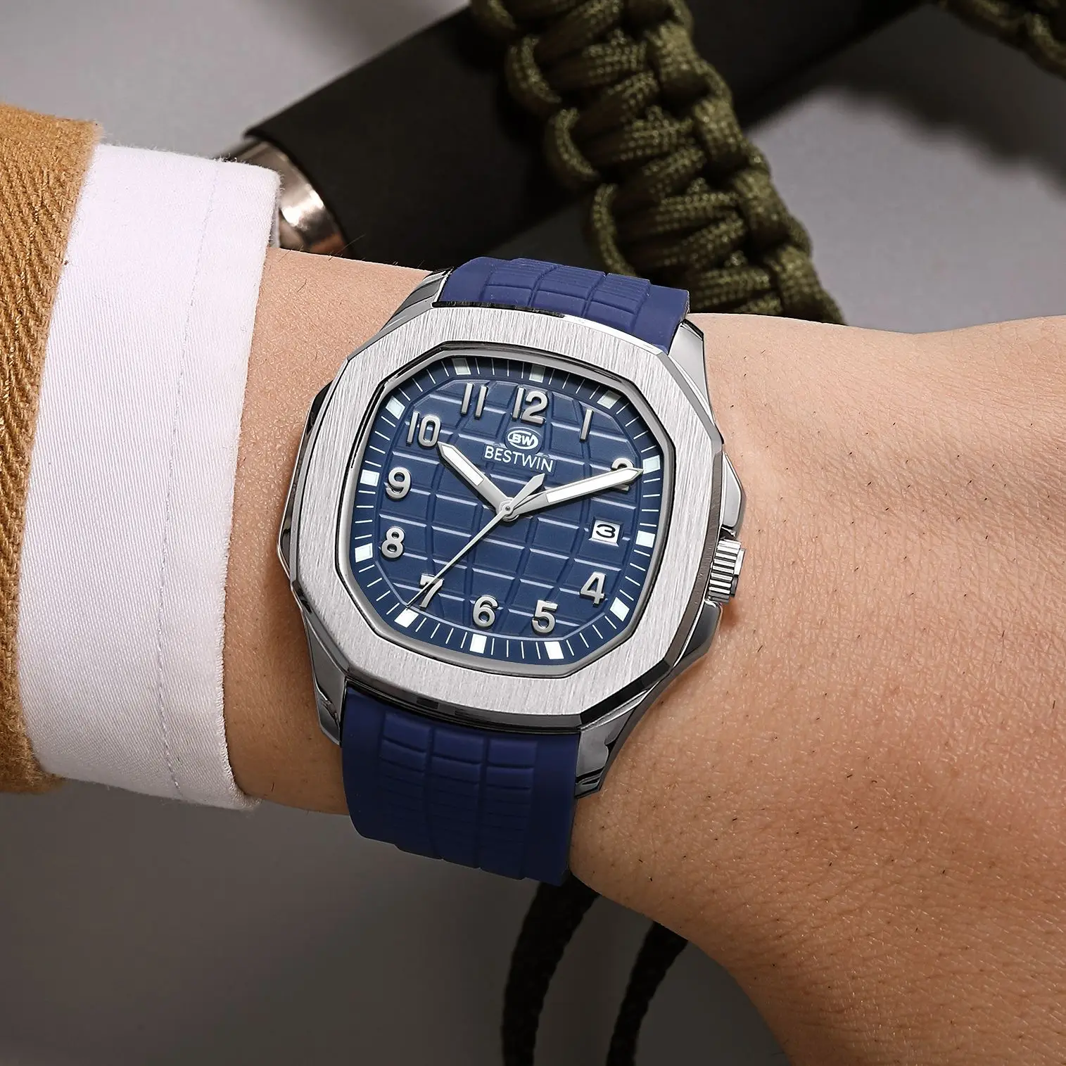 2023 Луксозни мъжки часовник с квадратен циферблат Мъжки кварцов механизъм спортен часовник със синя ластик Зелени часовници Бизнес мъжки часовник от неръждаема стомана0