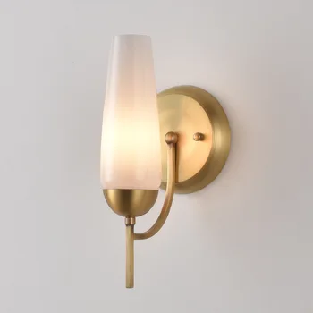 С галванично златното желязо изкуство хол стълбище проход, с монтиран на стената лампа LED таблата на спалнята двойно главоболие, монтиран на стената лампа