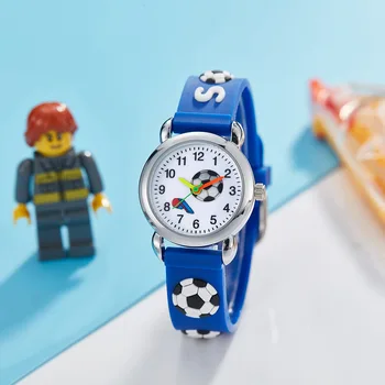 Момче, дете, малко момиченце, електронни кварцови часовници, красиви часовници за начално училище с футболния мультфильмом за деца
