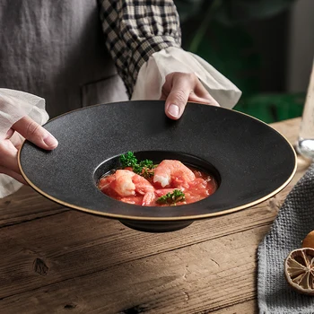 Европейската закуска Западна чиния проста черна паста домашно ястие керамични супа сламена шапка