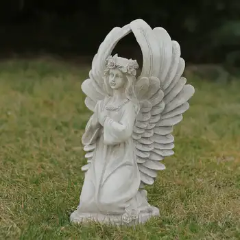 Ангел е на колене в молитва Открит статуя градина пеперуди стъклени фигурки книги, масичка за кафе космонавта flatback смола Лабиринт 