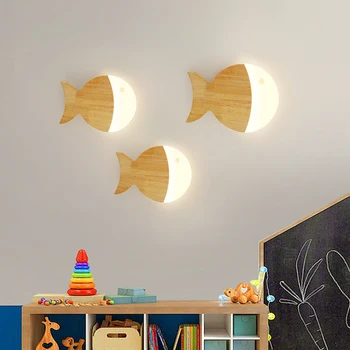 Скандинавски led монтиран на стената лампа от масивно дърво, обикновени стенни лампи във формата на рибки, творчески малка странична лампа за спални, модерен кабинет, коридор, домашно осветление