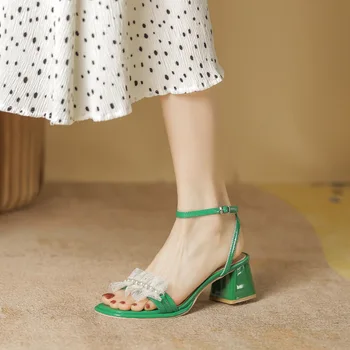 Дамски летни нови модни сандали на масивна ток, жените нагънат сандали на висок ток с перлената катарама за жени
