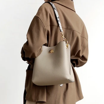 2022 Нова дамска чанта-месинджър от естествена кожа с горния слой от телешка кожа, модерен тенденция, на едно рамо, под мишниците, bag-чанта
